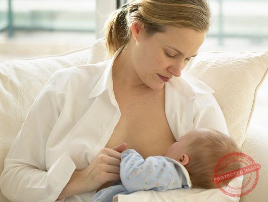 cho con bú đúng sẽ giúp bé hấp thu nguồn sữa mẹ tốt nhất