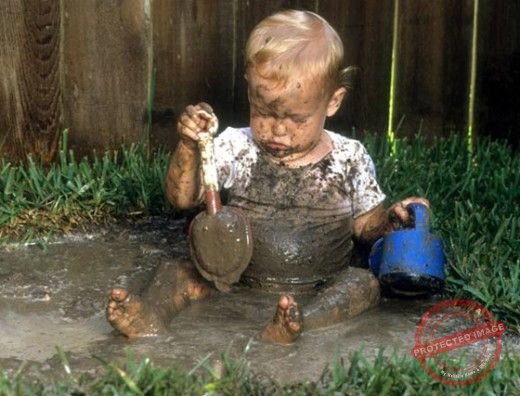 Để trẻ tự khám phá môi trường xung quanh là cách giúp trẻ tự ý thức được việc bảo vệ bản thân trước những nguy hiểm của tự nhiên. Việc này cũng sẽ giúp cho sức đề kháng của trẻ tăng lên đáng kể.