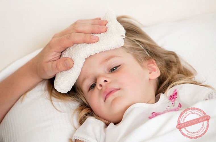 Bỏ túi kinh nghiệm hạ sốt an toàn cho trẻ không cần dùng đến thuốc