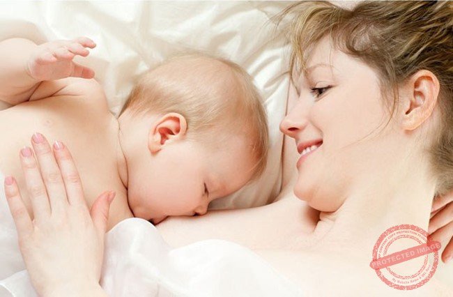 Những lưu ý quan trọng khi nuôi con bằng sữa mẹ
