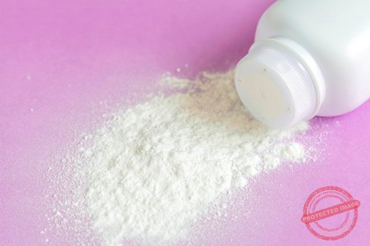 Phấn rôm cho trẻ em: Các chuyên gia khuyên các bậc phụ huynh không nên dùng phấn rôm để ngăn ngừa hăm tã cho bé. Những sản phẩm này thường có thể gây kích ứng da của bé.