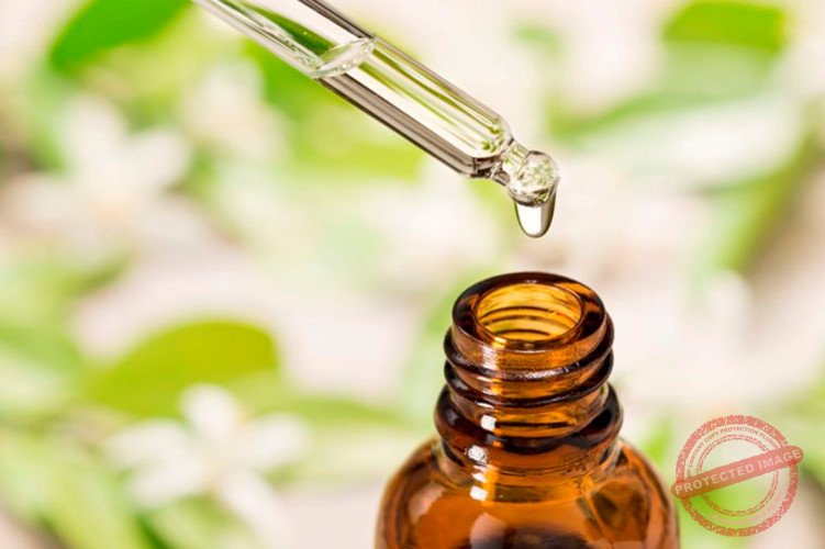 Hãy thận trọng với tinh dầu: Dù được dùng phổ biến với người lớn nhưng tinh dầu chứa rất nhiều hương thơm và có khả năng gây khó chịu cho làn da nhạy cảm của bé